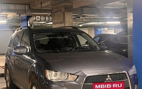 Mitsubishi Outlander III рестайлинг 3, 2011 год, 1 250 000 рублей, 2 фотография