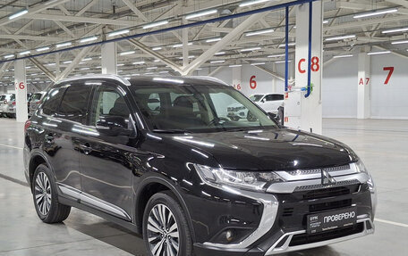 Mitsubishi Outlander III рестайлинг 3, 2020 год, 2 340 000 рублей, 3 фотография