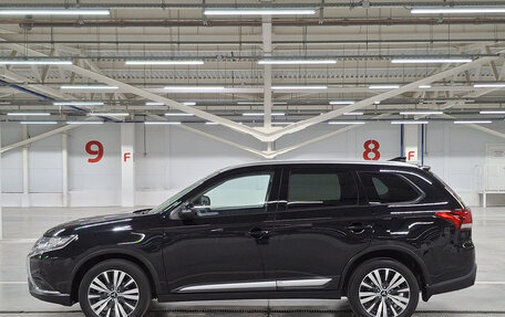 Mitsubishi Outlander III рестайлинг 3, 2020 год, 2 340 000 рублей, 10 фотография