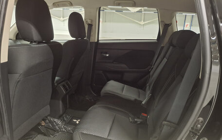 Mitsubishi Outlander III рестайлинг 3, 2020 год, 2 340 000 рублей, 15 фотография