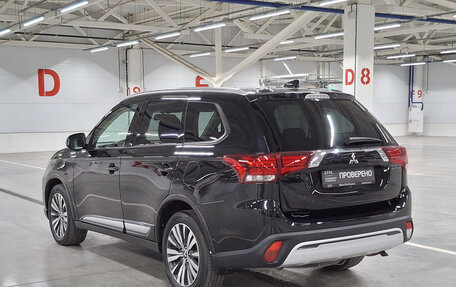Mitsubishi Outlander III рестайлинг 3, 2020 год, 2 340 000 рублей, 8 фотография