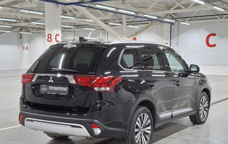 Mitsubishi Outlander III рестайлинг 3, 2020 год, 2 340 000 рублей, 6 фотография