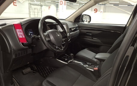 Mitsubishi Outlander III рестайлинг 3, 2020 год, 2 340 000 рублей, 20 фотография