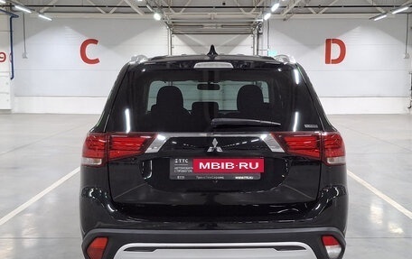Mitsubishi Outlander III рестайлинг 3, 2020 год, 2 340 000 рублей, 7 фотография