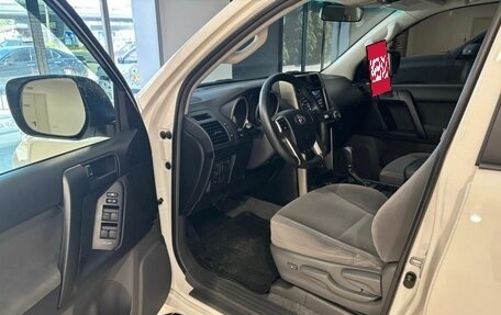 Toyota Land Cruiser Prado 150 рестайлинг 2, 2011 год, 3 100 000 рублей, 6 фотография