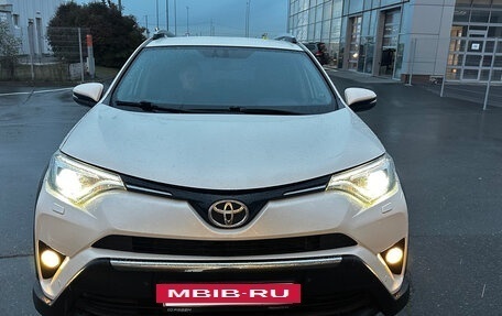 Toyota RAV4, 2017 год, 2 399 000 рублей, 3 фотография