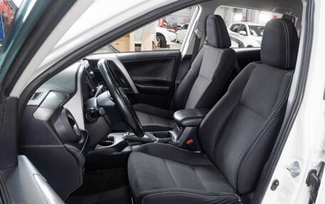 Toyota RAV4, 2017 год, 2 399 000 рублей, 12 фотография