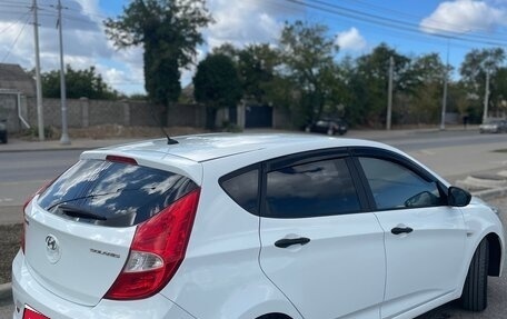 Hyundai Solaris II рестайлинг, 2015 год, 1 100 000 рублей, 23 фотография