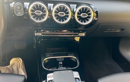 Mercedes-Benz A-Класс, 2018 год, 2 990 000 рублей, 12 фотография