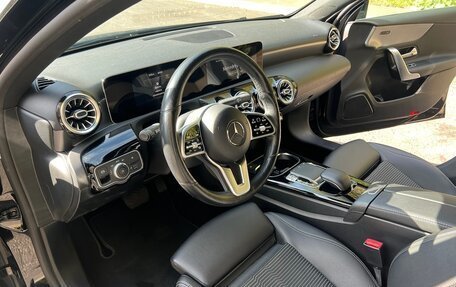 Mercedes-Benz A-Класс, 2018 год, 2 990 000 рублей, 10 фотография