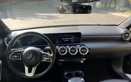 Mercedes-Benz A-Класс, 2018 год, 2 990 000 рублей, 9 фотография