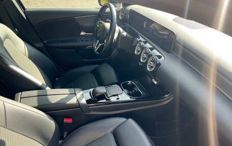 Mercedes-Benz A-Класс, 2018 год, 2 990 000 рублей, 13 фотография
