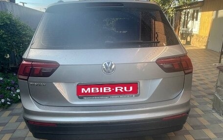 Volkswagen Tiguan II, 2019 год, 2 200 000 рублей, 1 фотография