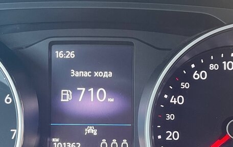 Volkswagen Tiguan II, 2019 год, 2 200 000 рублей, 2 фотография