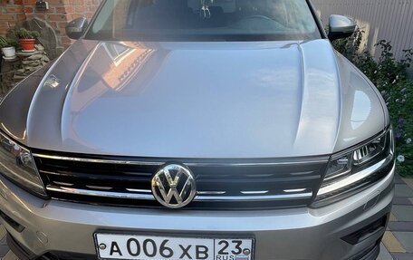 Volkswagen Tiguan II, 2019 год, 2 200 000 рублей, 4 фотография