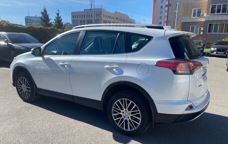 Toyota RAV4, 2018 год, 2 900 000 рублей, 5 фотография
