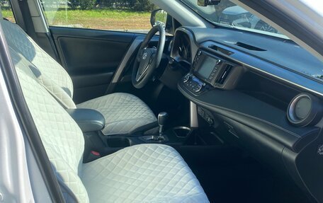 Toyota RAV4, 2018 год, 2 900 000 рублей, 9 фотография