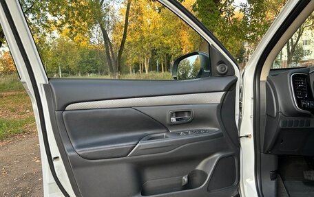 Mitsubishi Outlander III рестайлинг 3, 2014 год, 1 790 000 рублей, 7 фотография