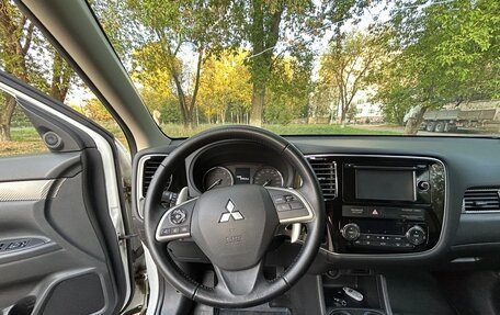 Mitsubishi Outlander III рестайлинг 3, 2014 год, 1 790 000 рублей, 13 фотография
