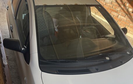 Toyota Yaris III рестайлинг, 2009 год, 400 000 рублей, 3 фотография