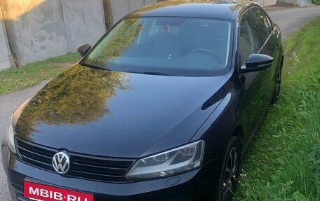 Volkswagen Jetta VI, 2015 год, 1 350 000 рублей, 2 фотография