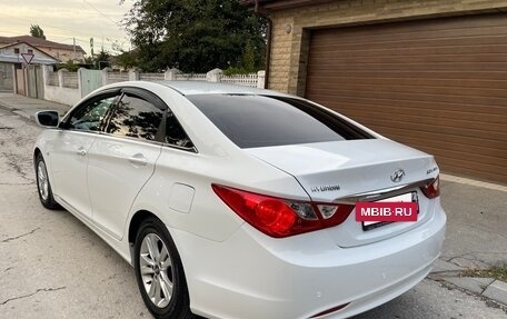 Hyundai Sonata VI, 2010 год, 900 000 рублей, 2 фотография