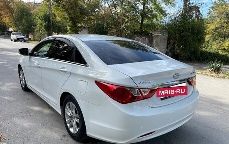 Hyundai Sonata VI, 2010 год, 900 000 рублей, 12 фотография