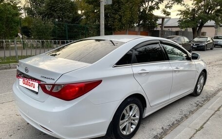 Hyundai Sonata VI, 2010 год, 900 000 рублей, 3 фотография