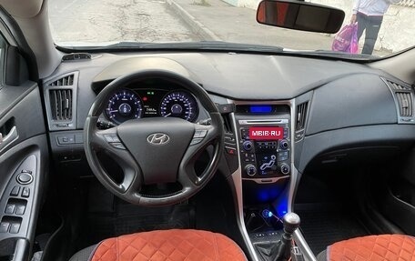 Hyundai Sonata VI, 2010 год, 900 000 рублей, 7 фотография