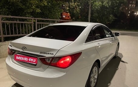Hyundai Sonata VI, 2010 год, 900 000 рублей, 13 фотография