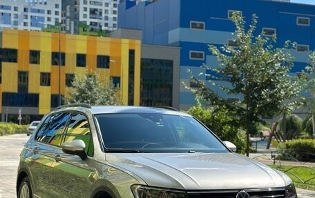 Volkswagen Tiguan II, 2020 год, 2 400 000 рублей, 2 фотография