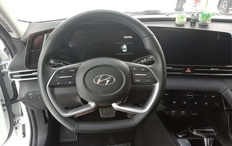 Hyundai Elantra, 2023 год, 1 580 000 рублей, 12 фотография