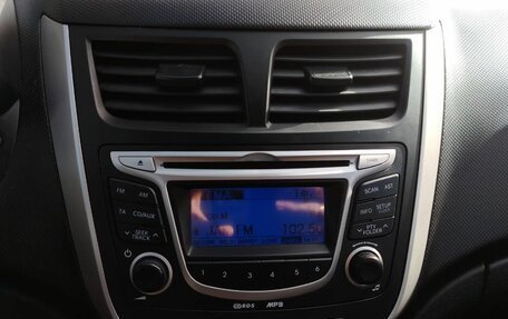 Hyundai Solaris II рестайлинг, 2013 год, 675 000 рублей, 23 фотография