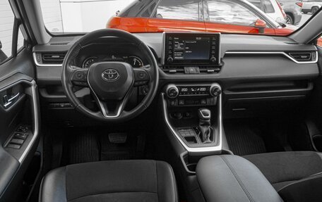 Toyota RAV4, 2021 год, 3 999 000 рублей, 6 фотография