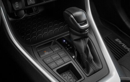 Toyota RAV4, 2021 год, 3 999 000 рублей, 12 фотография