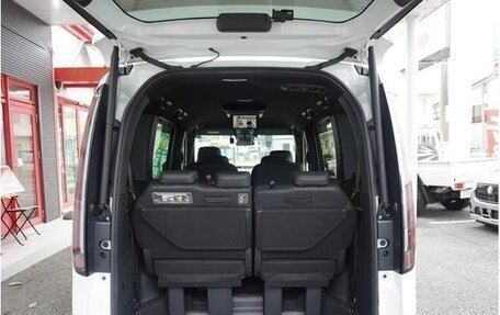 Honda Stepwgn, 2022 год, 2 070 000 рублей, 7 фотография