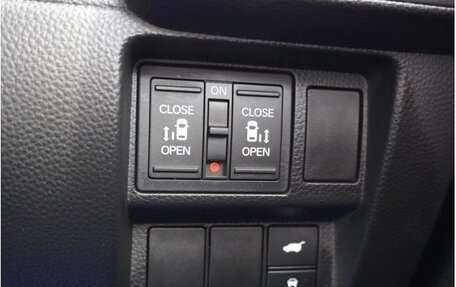 Honda Stepwgn, 2022 год, 2 070 000 рублей, 16 фотография