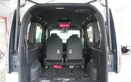 Honda Stepwgn, 2022 год, 2 070 000 рублей, 8 фотография