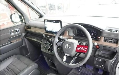 Honda Stepwgn, 2022 год, 2 070 000 рублей, 23 фотография