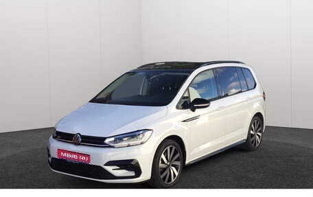 Volkswagen Touran III, 2022 год, 3 800 000 рублей, 1 фотография