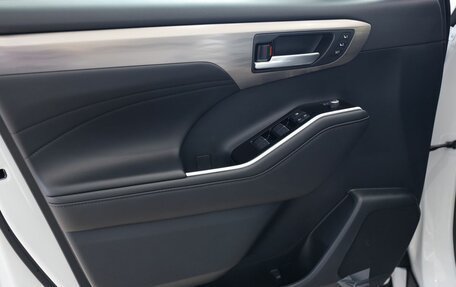Toyota Highlander, 2025 год, 6 300 000 рублей, 13 фотография