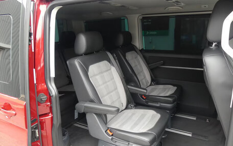 Volkswagen Multivan T6 рестайлинг, 2022 год, 5 800 000 рублей, 10 фотография