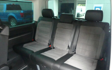 Volkswagen Multivan T6 рестайлинг, 2022 год, 5 800 000 рублей, 9 фотография
