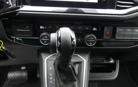 Volkswagen Multivan T6 рестайлинг, 2022 год, 5 800 000 рублей, 14 фотография