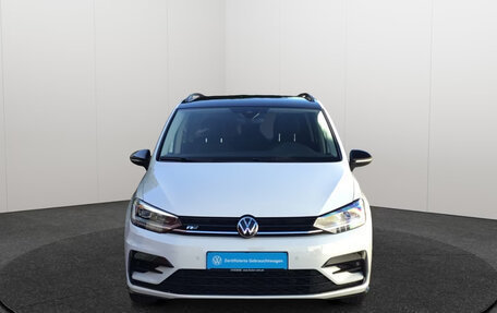 Volkswagen Touran III, 2022 год, 3 800 000 рублей, 2 фотография