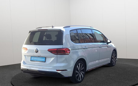Volkswagen Touran III, 2022 год, 3 800 000 рублей, 4 фотография