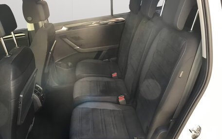 Volkswagen Touran III, 2022 год, 3 800 000 рублей, 8 фотография