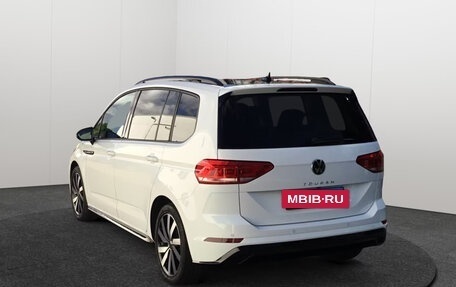 Volkswagen Touran III, 2022 год, 3 800 000 рублей, 6 фотография