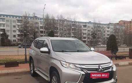Mitsubishi Pajero Sport III рестайлинг, 2017 год, 2 250 000 рублей, 3 фотография