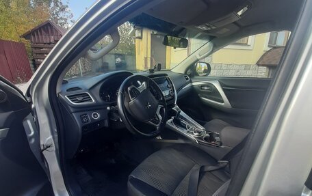 Mitsubishi Pajero Sport III рестайлинг, 2017 год, 2 250 000 рублей, 11 фотография